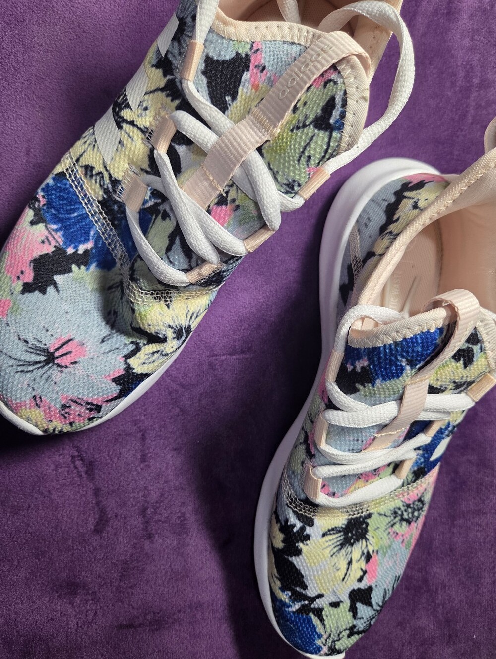 adidas New, Woman 6.5 Floral Sneakers -